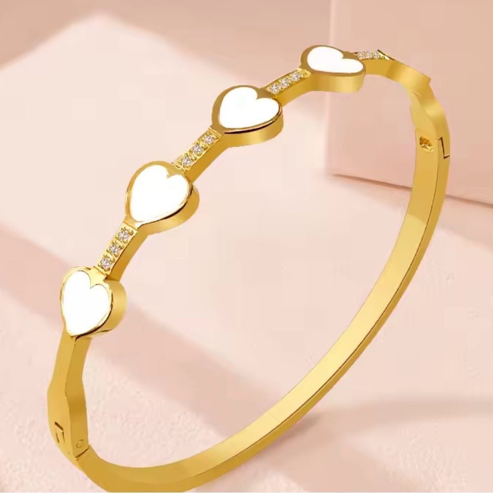 Chic Gold Heart Bracelet with White Accents
